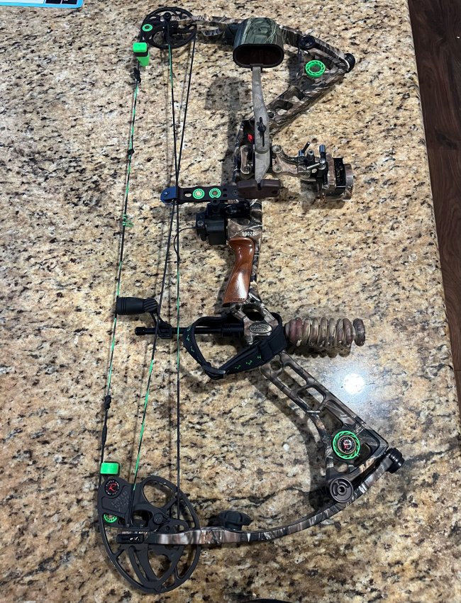 Mathews Reezen RH Bow & Accessories