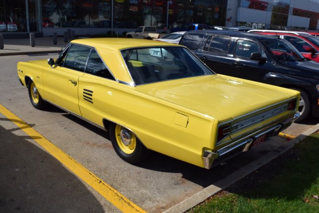 1966-Dodge-Coronet-440-magnum-yellow-2-1600x1067.jpg